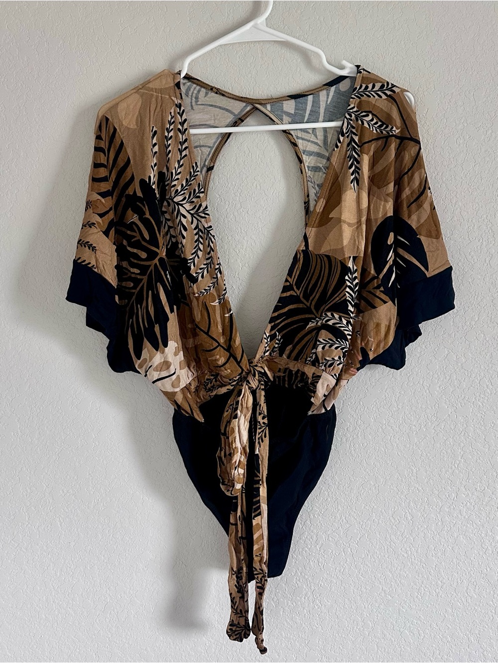 NWOT Farm Rio Kimono Sleeve Open Back Tie Bodysuit Wrap Top Black Sz M